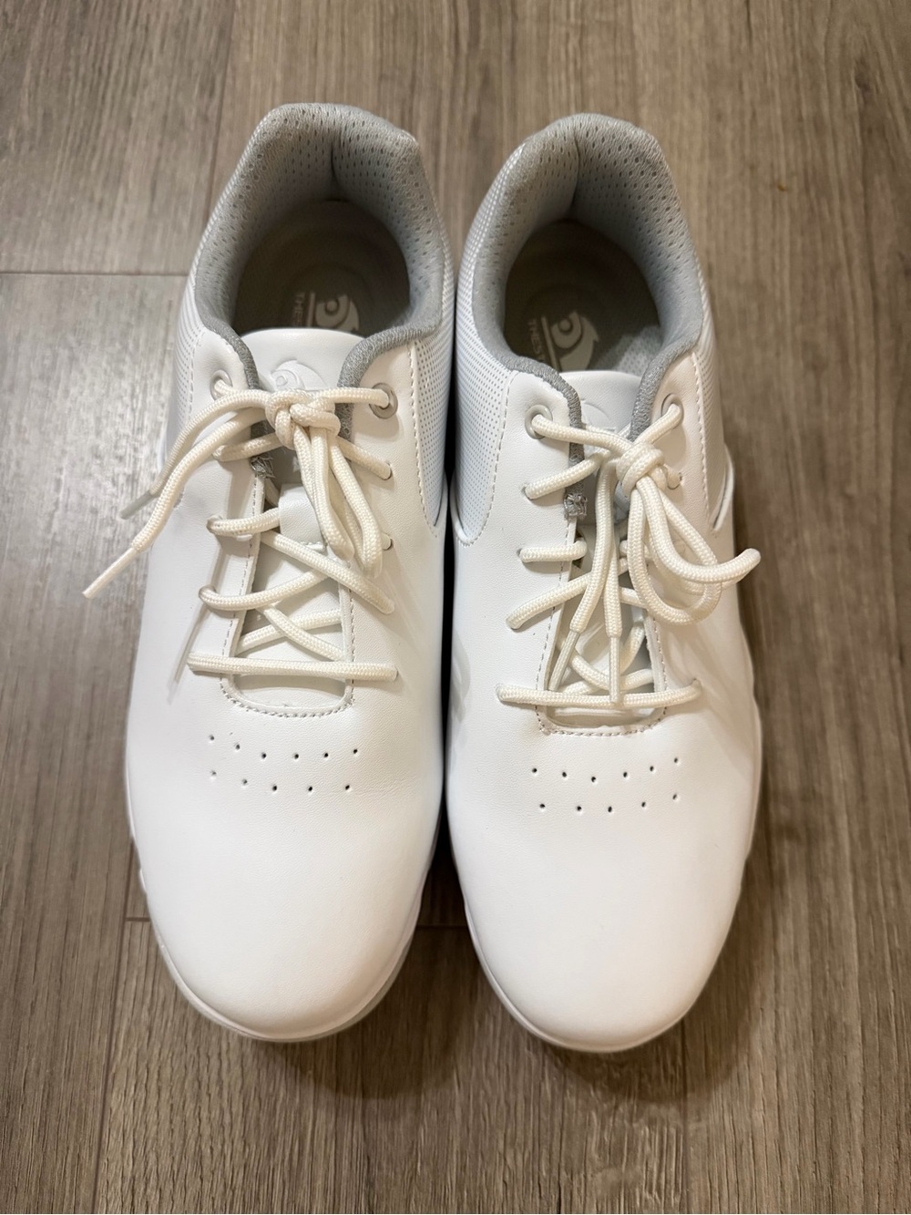 Thestron White Lace-Up Golf Shoes with Cushioned Support